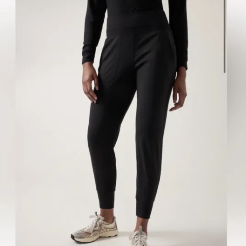 Athleta Venice black joggers size Small Petite